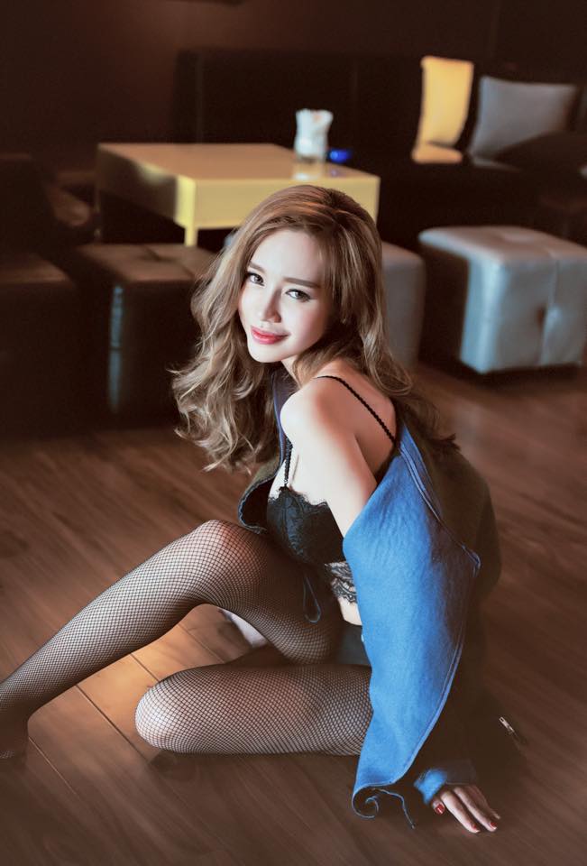 Hot girl Elly Trần